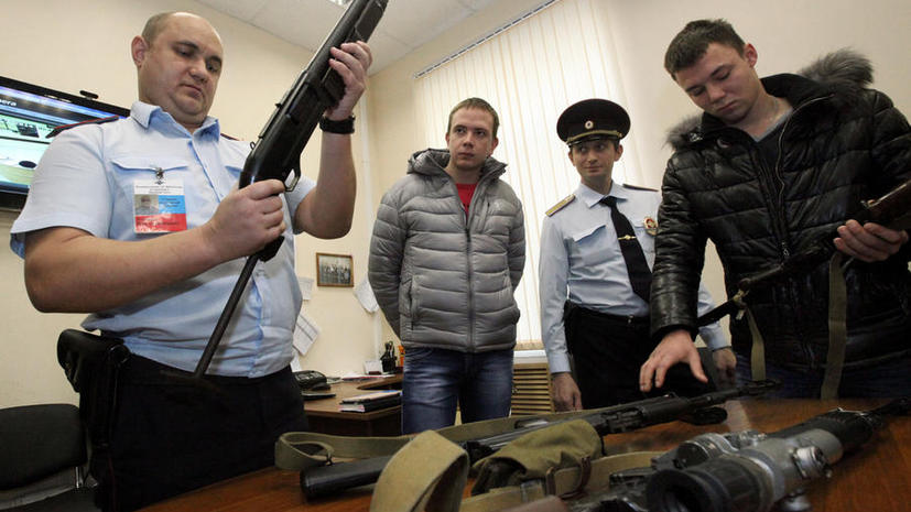 Полицейским могут разрешить применять оружие даже в толпе