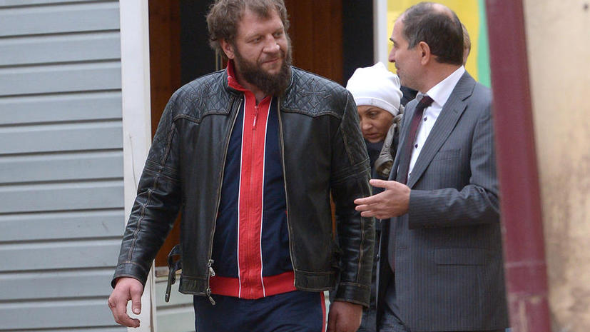 Промоутер Александра Емельяненко обвинил бойца в избиении постояльцев голландского отеля