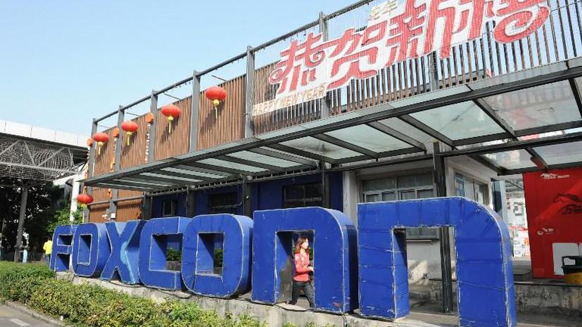 Китайские фабрики смерти: трое рабочих завода Foxconn покончили жизнь самоубийством