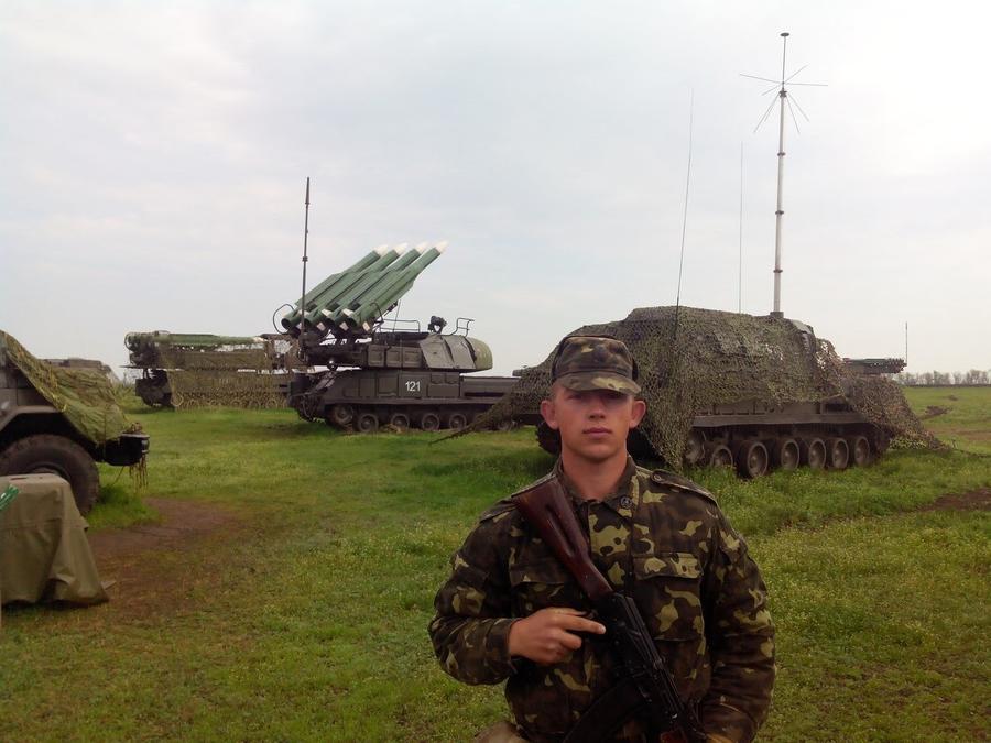 Солдата украинской армии затравили за фото на фоне «Бука»