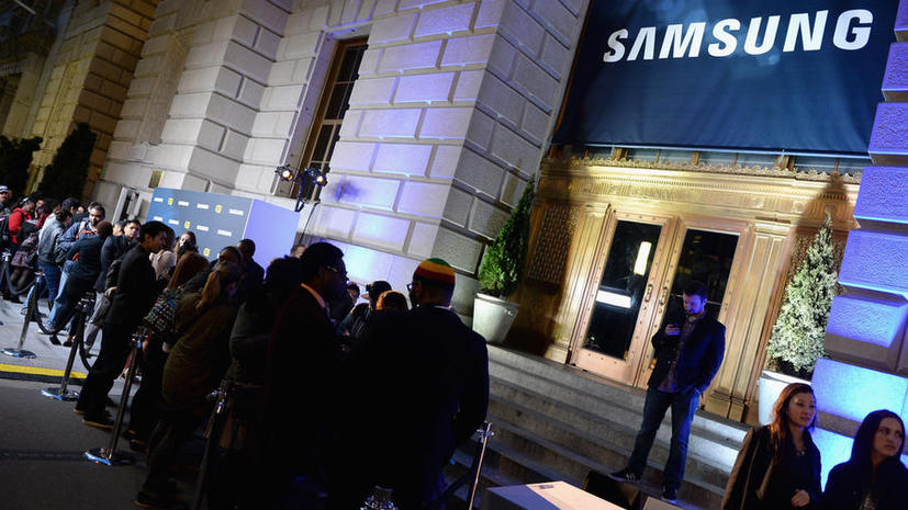 Apple попытается отнять у Samsung патент на популярный смартфон Galaxy S4