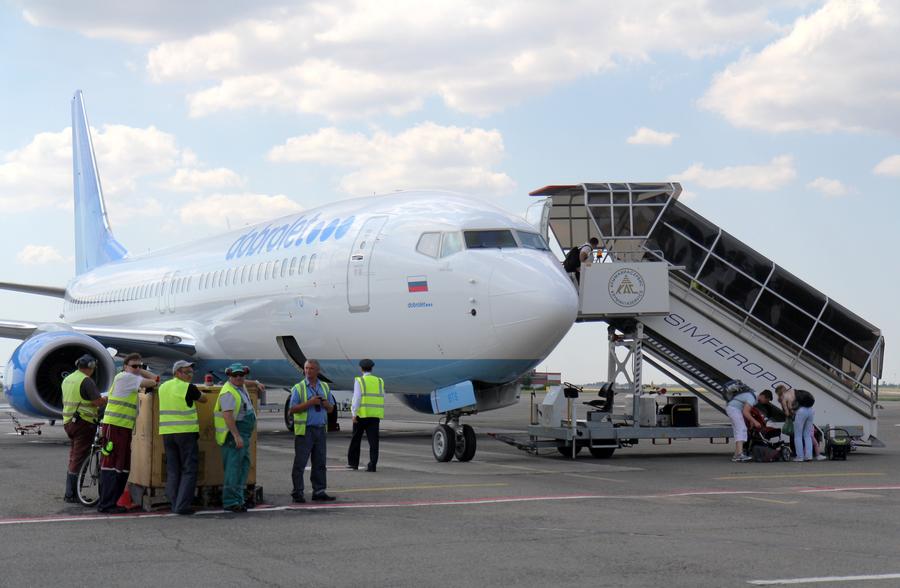Авиакомпания «Добролёт» приостанавливает работу из-за санкций ЕС