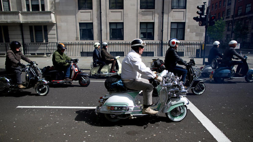 Водителей маломощных скутеров могут обязать получать водительские права