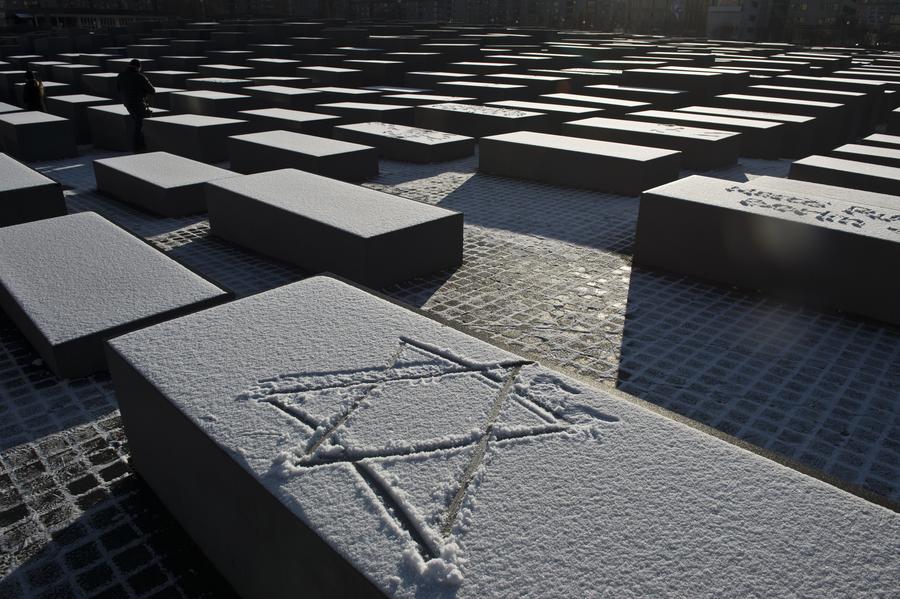 В Берлине неизвестные осквернили мемориал советским воинам-освободителям