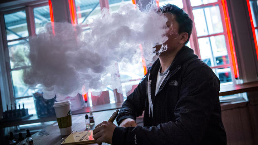 В Нью-Йорке вступает в силу запрет на использование электронных сигарет в общественных местах