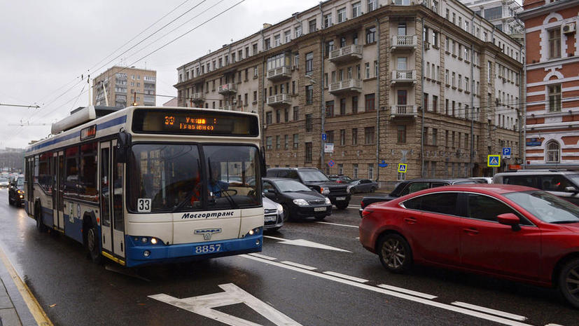 Депутаты предлагают разрешить частному транспорту проезд по выделенным полосам ночью