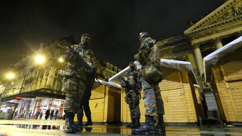 В Бельгии усилены меры безопасности, полиция разыскивает подозреваемых с «поясом смертника»