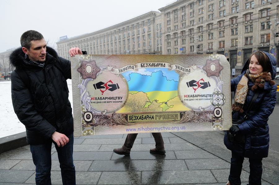 СМИ: Вместо помощи Украине Запад спонсирует олигархов