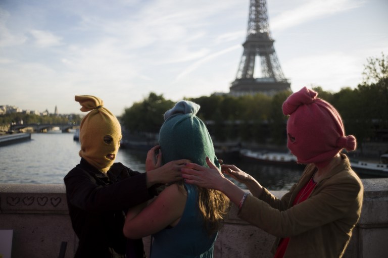 Pussy Riot могут сделать почетными гражданами Парижа в отместку России
