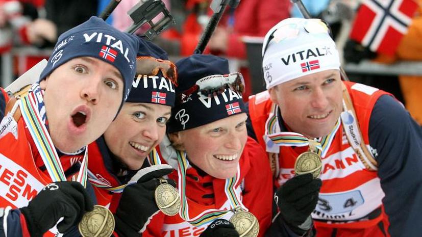 Норвежские биатлонисты завели традицию поздравлять друг друга нагишом