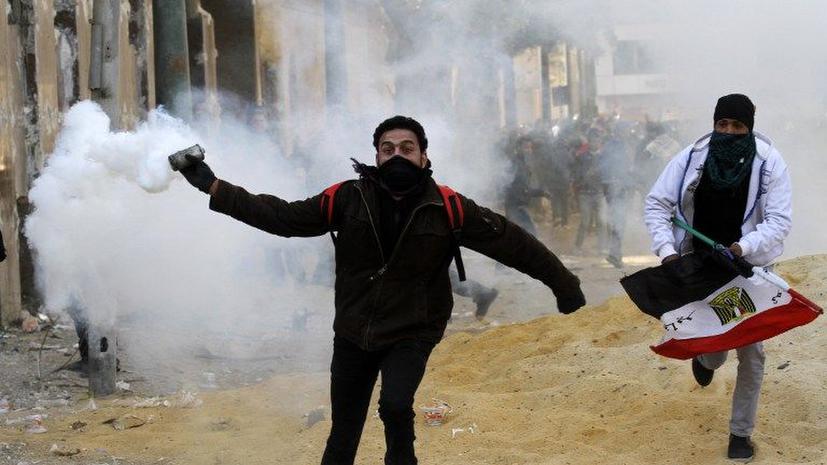 Арабская зима: В Каире опять революция, столкновения с полицией и сотни раненых