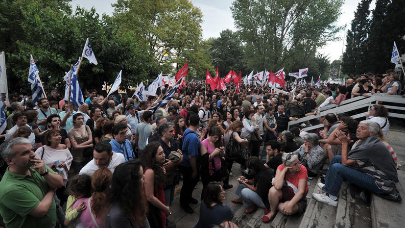 Греческие журналисты протестуют против ликвидации государственной телекомпании