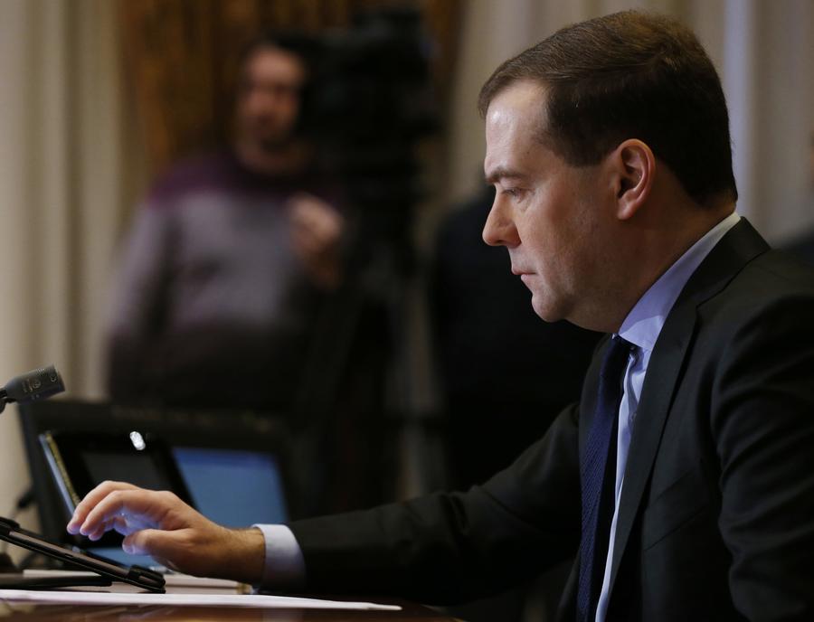 Дмитрий Медведев покормил бактерий на крупнейшей в России биогазовой станции «Лучки»