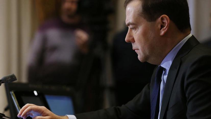 Дмитрий Медведев покормил бактерий на крупнейшей в России биогазовой станции «Лучки»