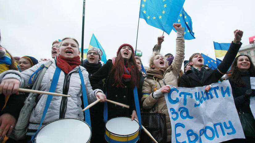 Цэ Европа: 22 летевших в США украинца сняты с рейса в Париже из-за сомнений в подлинности виз