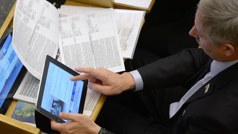 СМИ: Правительство введёт штрафы за раскрытие чиновниками внутренней информации в соцсетях