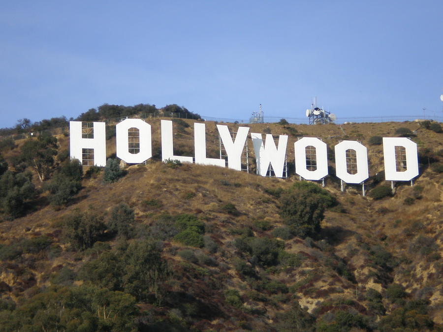 Знак Hollywood стал яблоком раздора между туристами и местными жителями