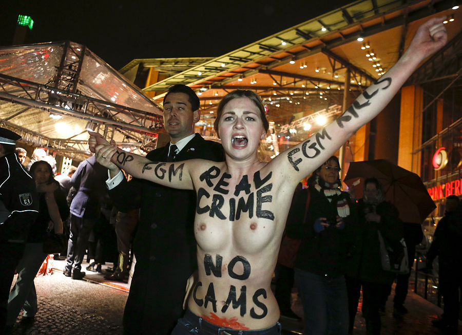 Femen показали грудь на Берлинском кинофестивале
