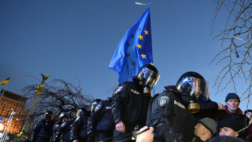 Депутаты парламента Украины от оппозиции собираются в центре Киева