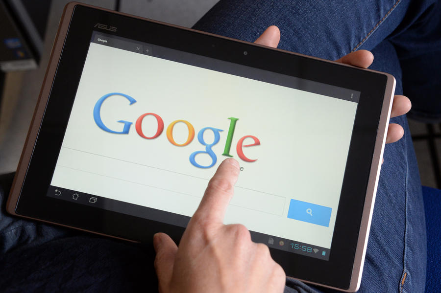 Google обвиняют в расизме и гомофобии