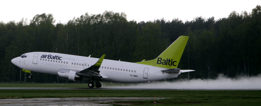 Депутат сейма устроил скандал из-за русского языка в самолёте airBaltic