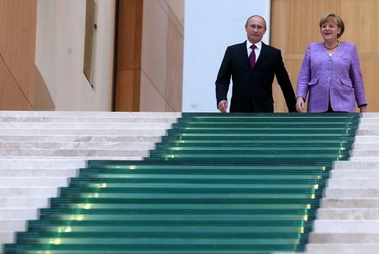 Владимир Путин и Ангела Меркель обсудили по телефону ситуацию на Украине