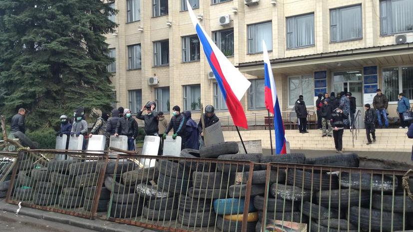 Жители Краматорска встретили на аэродроме замглавы СБУ Украины Василия Крутова