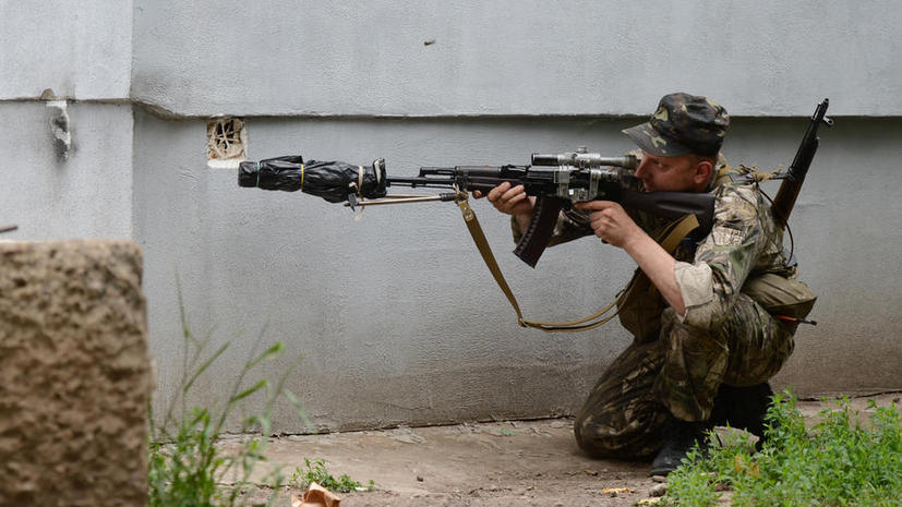 В окрестностях Луганска продолжается бой: есть жертвы среди ополченцев и мирных жителей