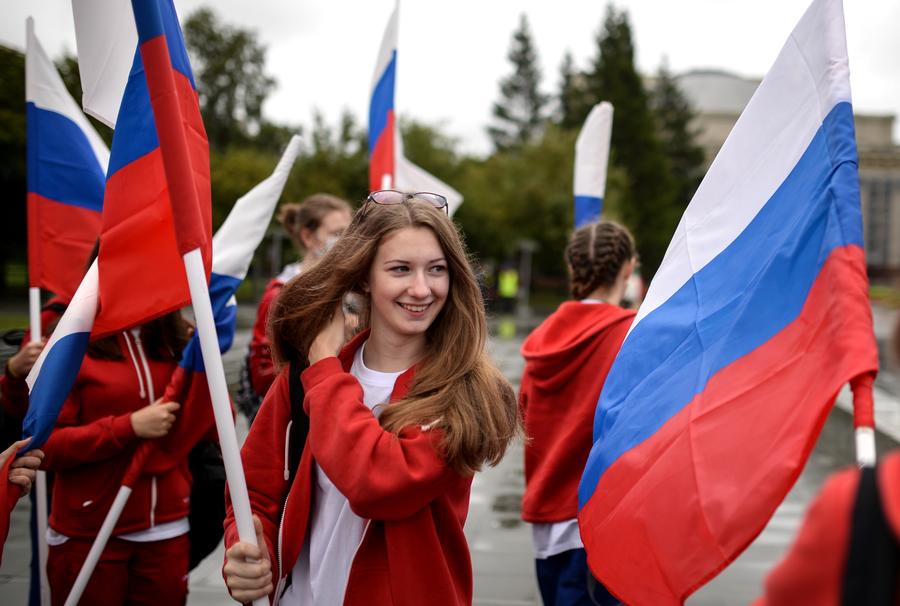 В России отмечают День национального флага