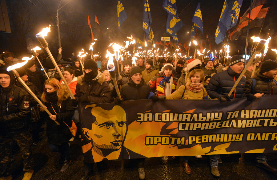 Националисты напали на российских журналистов в центре Киева на глазах милиционеров
