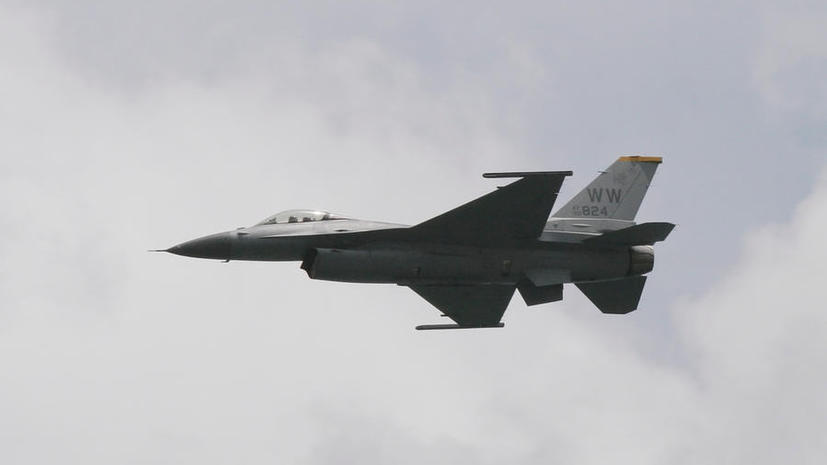США приостанавливают поставки истребителей F-16 Египту