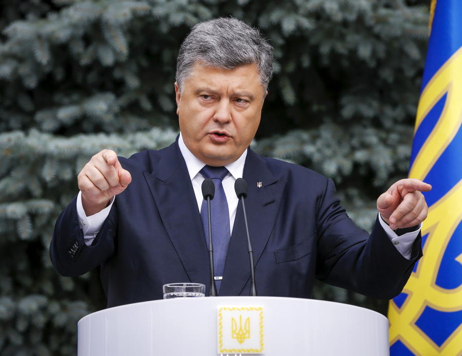 Пётр Порошенко в интервью западным СМИ обвинил Россию в организации беспорядков в Киеве