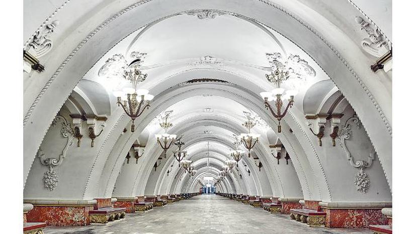 Подземное царство: фотограф из Канады создал серию невероятных снимков московского метро