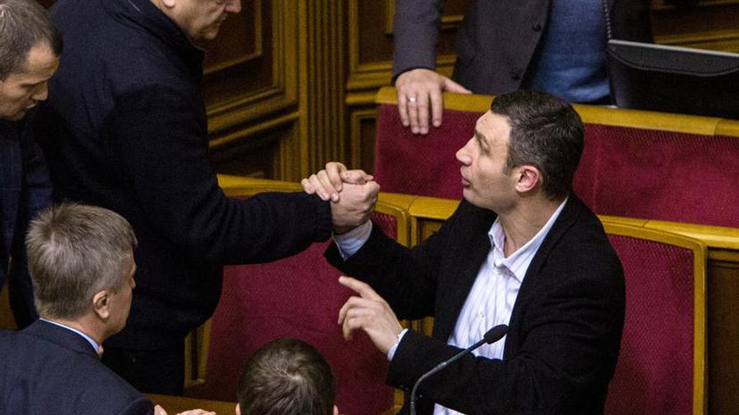 Эксперт: Виталию Кличко пришлось влиться в партию Порошенко из-за провального управления Киевом