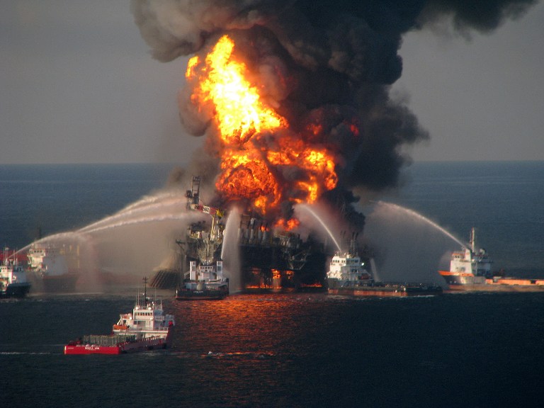 Прокуратура обвинила BP в гибели людей на платформе Deepwater Horizon