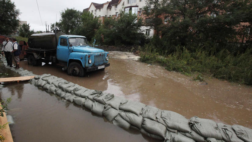 В посёлке близ Комсомольска-на-Амуре вода прорвала дамбу, идёт эвакуация