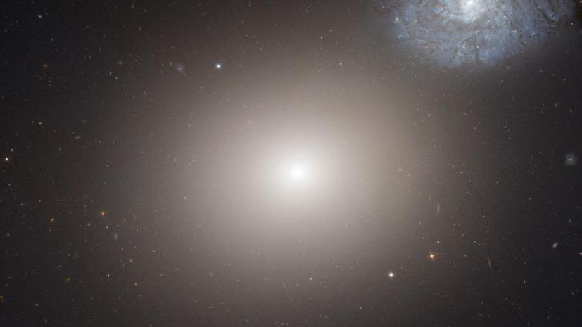 Астрономы обнаружили самую большую черную дыру во Вселенной