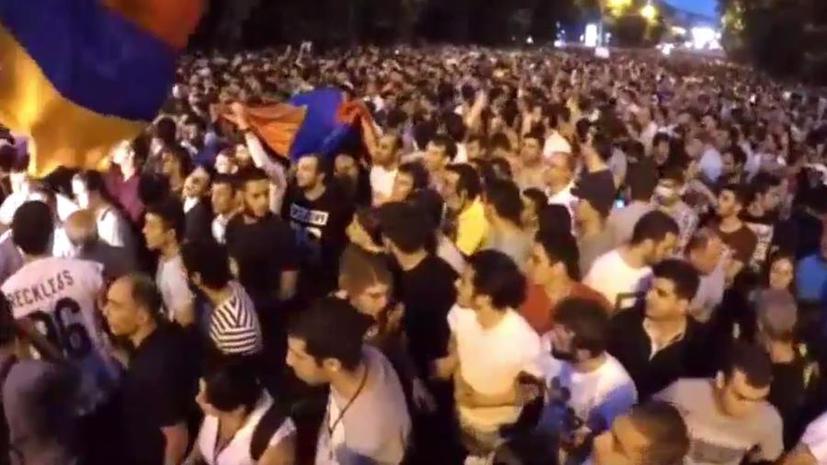 Масштабная акция протеста возобновилась в Ереване — прямая трансляция