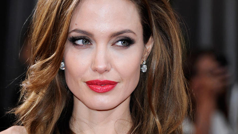 Яичники вслед за грудью: Анджелине Джоли предстоит новая хирургическая операция