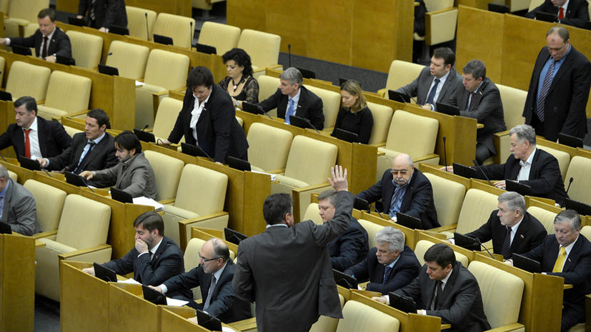 СК намерен лишить неприкосновенности двух депутатов Госдумы