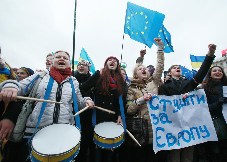 Украинские социологи: Более половины граждан не хотят вхождения Украины в ЕС