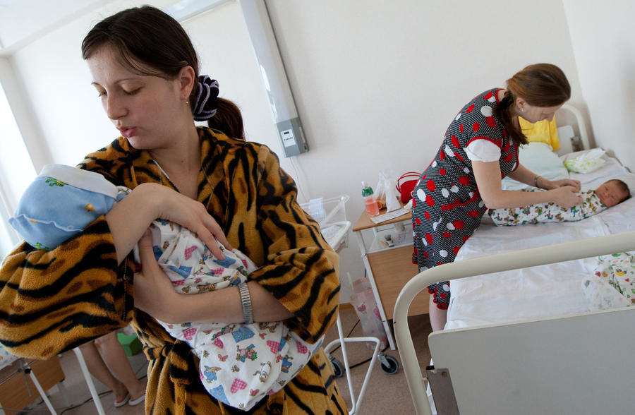 В регионах с низкой рождаемостью введут пособие на второго ребёнка и увеличат материнский капитал