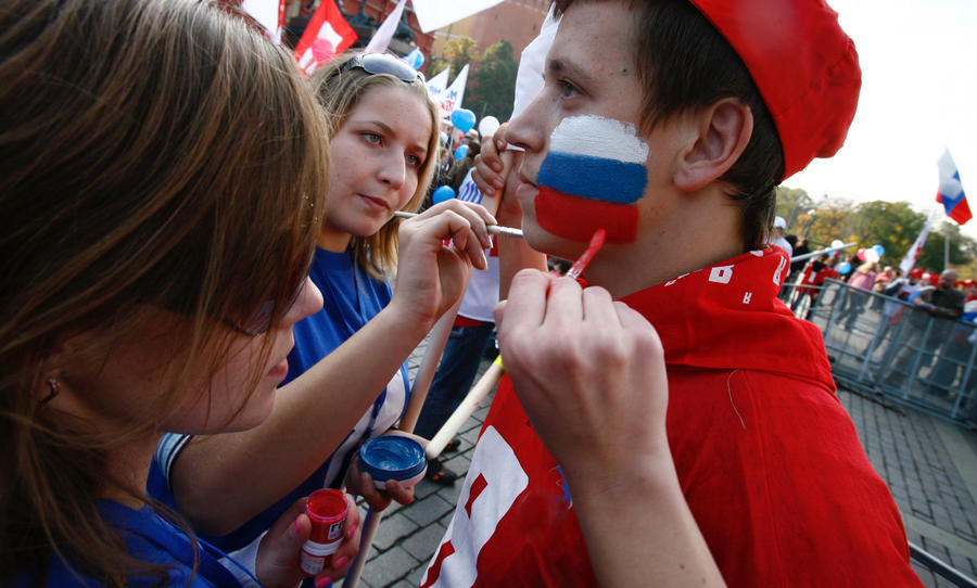Депутаты предлагают перенести День России на другую дату